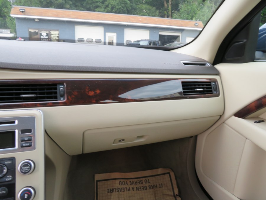 Used Volvo XC70 4dr Wgn 3.0T AWD w/Moonroof 2011 | Auto Match LLC. Waterbury, Connecticut Used Volvo XC70 4dr Wgn 3.0T AWD w/Moonroof 2011 | Auto Match LLC. Waterbury, Connecticut