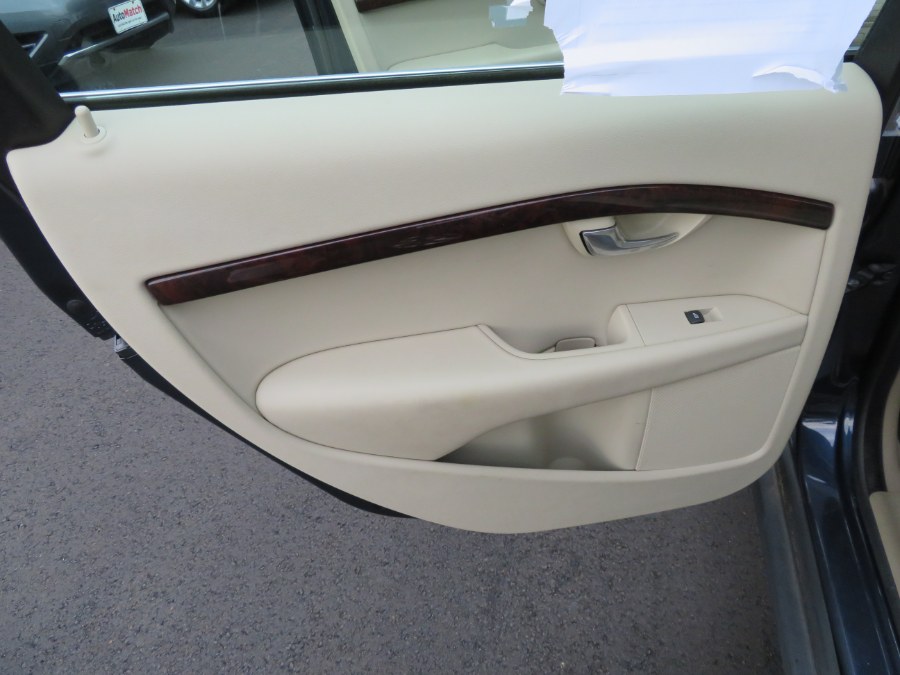 Used Volvo XC70 4dr Wgn 3.0T AWD w/Moonroof 2011 | Auto Match LLC. Waterbury, Connecticut Used Volvo XC70 4dr Wgn 3.0T AWD w/Moonroof 2011 | Auto Match LLC. Waterbury, Connecticut