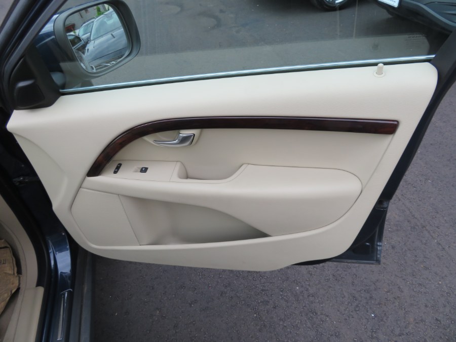 Used Volvo XC70 4dr Wgn 3.0T AWD w/Moonroof 2011 | Auto Match LLC. Waterbury, Connecticut Used Volvo XC70 4dr Wgn 3.0T AWD w/Moonroof 2011 | Auto Match LLC. Waterbury, Connecticut