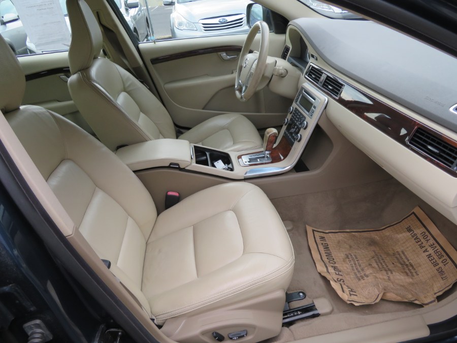 Used Volvo XC70 4dr Wgn 3.0T AWD w/Moonroof 2011 | Auto Match LLC. Waterbury, Connecticut Used Volvo XC70 4dr Wgn 3.0T AWD w/Moonroof 2011 | Auto Match LLC. Waterbury, Connecticut