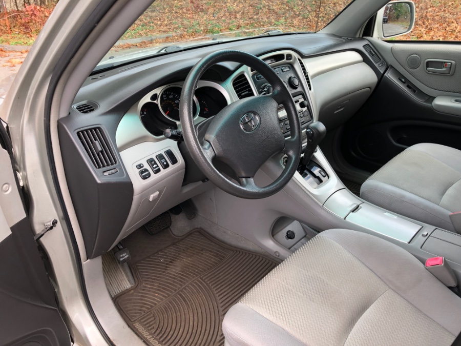 Used Toyota Highlander 4dr V6 4WD w/3rd Row (Natl) 2006 | Farmington Auto Park LLC. Plainville, Connecticut Used Toyota Highlander 4dr V6 4WD w/3rd Row (Natl) 2006 | Farmington Auto Park LLC. Plainville, Connecticut