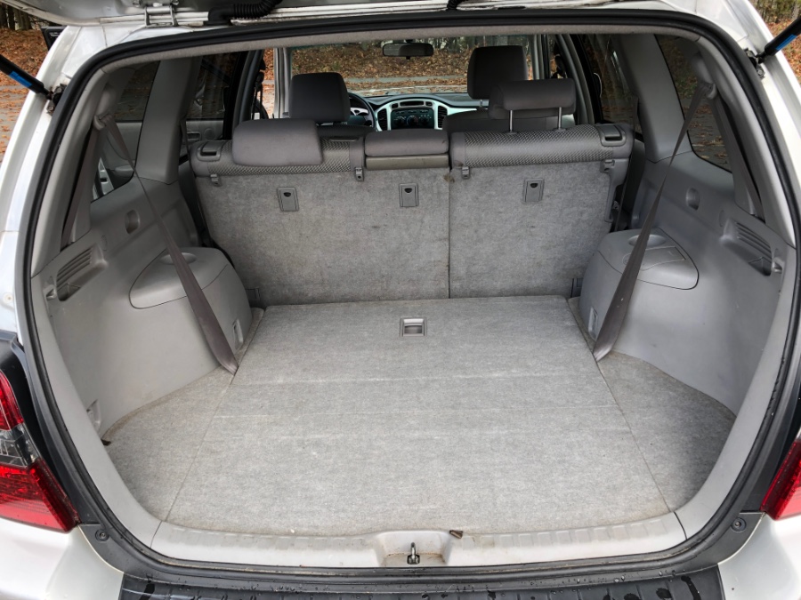Used Toyota Highlander 4dr V6 4WD w/3rd Row (Natl) 2006 | Farmington Auto Park LLC. Plainville, Connecticut Used Toyota Highlander 4dr V6 4WD w/3rd Row (Natl) 2006 | Farmington Auto Park LLC. Plainville, Connecticut