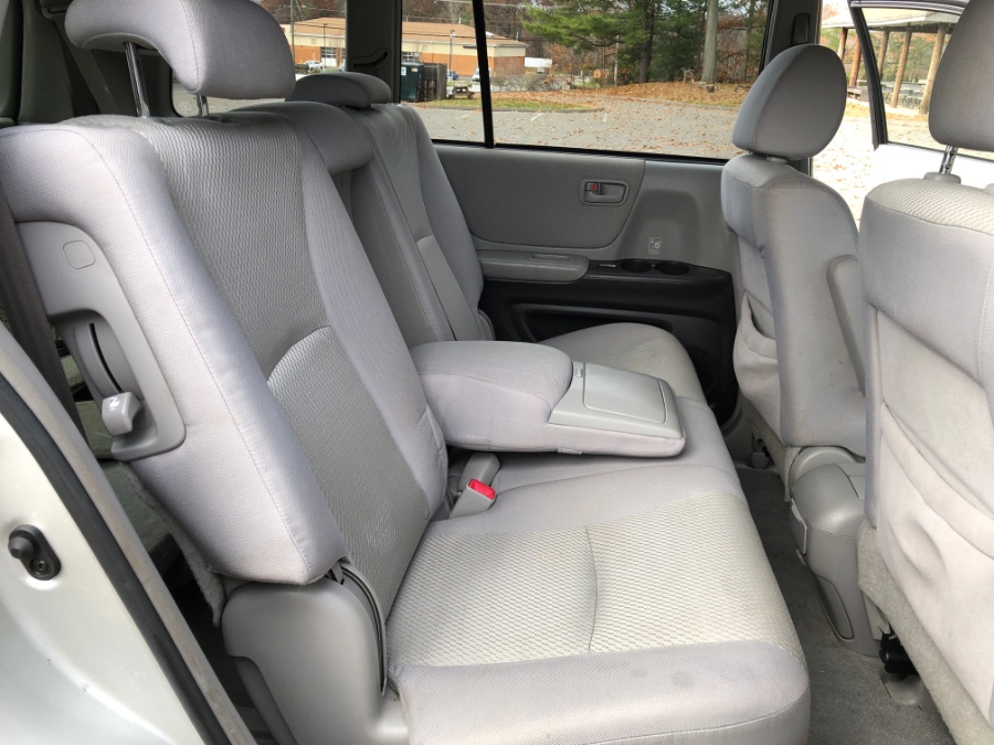 Used Toyota Highlander 4dr V6 4WD w/3rd Row (Natl) 2006 | Farmington Auto Park LLC. Plainville, Connecticut Used Toyota Highlander 4dr V6 4WD w/3rd Row (Natl) 2006 | Farmington Auto Park LLC. Plainville, Connecticut