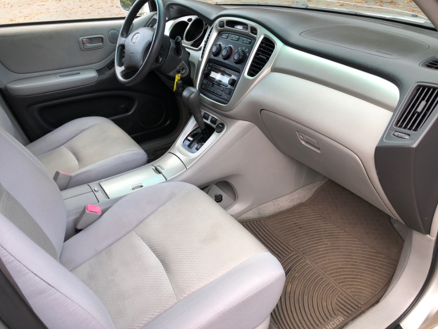 Used Toyota Highlander 4dr V6 4WD w/3rd Row (Natl) 2006 | Farmington Auto Park LLC. Plainville, Connecticut Used Toyota Highlander 4dr V6 4WD w/3rd Row (Natl) 2006 | Farmington Auto Park LLC. Plainville, Connecticut