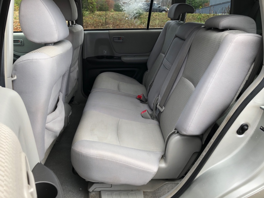 Used Toyota Highlander 4dr V6 4WD w/3rd Row (Natl) 2006 | Farmington Auto Park LLC. Plainville, Connecticut Used Toyota Highlander 4dr V6 4WD w/3rd Row (Natl) 2006 | Farmington Auto Park LLC. Plainville, Connecticut