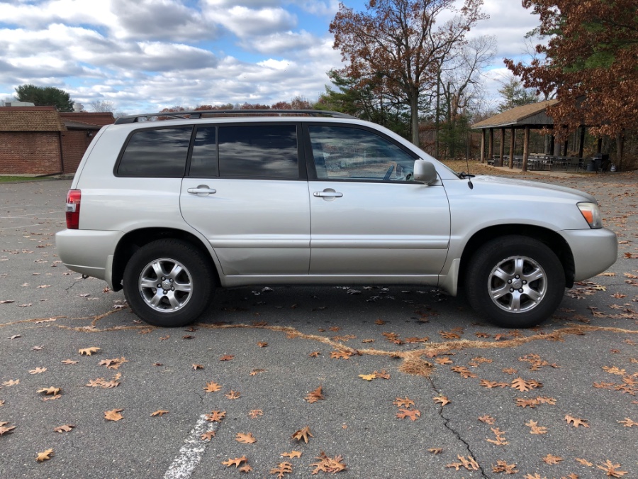 Used Toyota Highlander 4dr V6 4WD w/3rd Row (Natl) 2006 | Farmington Auto Park LLC. Plainville, Connecticut Used Toyota Highlander 4dr V6 4WD w/3rd Row (Natl) 2006 | Farmington Auto Park LLC. Plainville, Connecticut