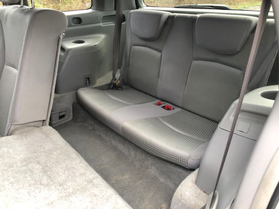 Used Toyota Highlander 4dr V6 4WD w/3rd Row (Natl) 2006 | Farmington Auto Park LLC. Plainville, Connecticut Used Toyota Highlander 4dr V6 4WD w/3rd Row (Natl) 2006 | Farmington Auto Park LLC. Plainville, Connecticut