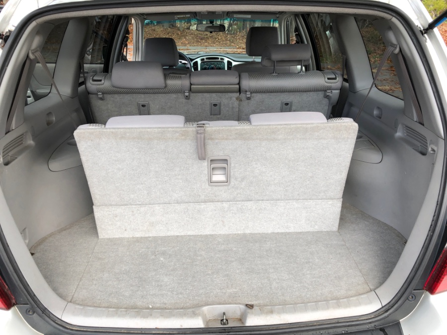 Used Toyota Highlander 4dr V6 4WD w/3rd Row (Natl) 2006 | Farmington Auto Park LLC. Plainville, Connecticut Used Toyota Highlander 4dr V6 4WD w/3rd Row (Natl) 2006 | Farmington Auto Park LLC. Plainville, Connecticut