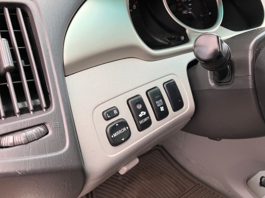 Used Toyota Highlander 4dr V6 4WD w/3rd Row (Natl) 2006 | Farmington Auto Park LLC. Plainville, Connecticut Used Toyota Highlander 4dr V6 4WD w/3rd Row (Natl) 2006 | Farmington Auto Park LLC. Plainville, Connecticut
