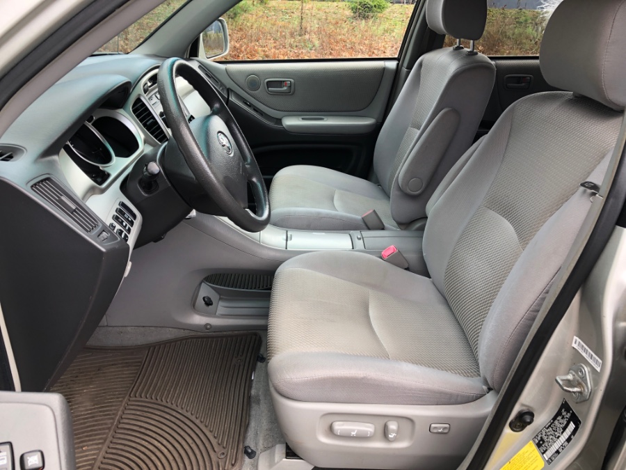 Used Toyota Highlander 4dr V6 4WD w/3rd Row (Natl) 2006 | Farmington Auto Park LLC. Plainville, Connecticut Used Toyota Highlander 4dr V6 4WD w/3rd Row (Natl) 2006 | Farmington Auto Park LLC. Plainville, Connecticut