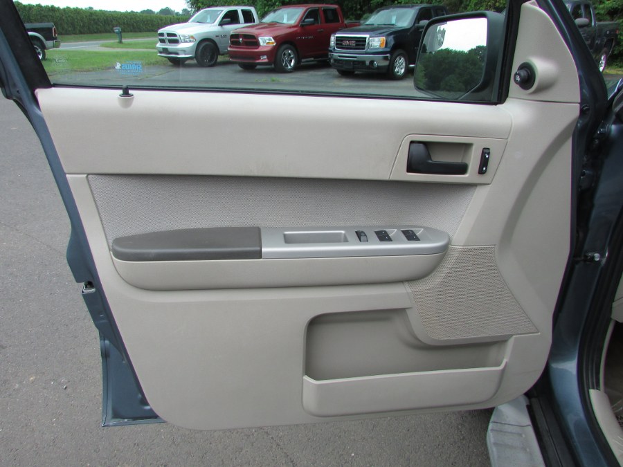 Used Ford Escape 4WD 4dr XLT 2010 | United Auto Sales of E Windsor, Inc. East Windsor, Connecticut Used Ford Escape 4WD 4dr XLT 2010 | United Auto Sales of E Windsor, Inc. East Windsor, Connecticut