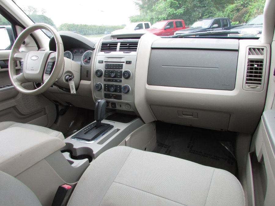 Used Ford Escape 4WD 4dr XLT 2010 | United Auto Sales of E Windsor, Inc. East Windsor, Connecticut Used Ford Escape 4WD 4dr XLT 2010 | United Auto Sales of E Windsor, Inc. East Windsor, Connecticut