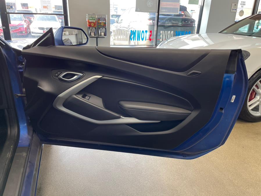 Used Chevrolet Camaro 2dr Cpe 1LT 2016 | 5 Towns Drive. Inwood, New York Used Chevrolet Camaro 2dr Cpe 1LT 2016 | 5 Towns Drive. Inwood, New York