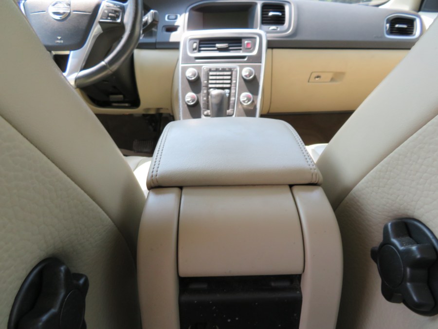Used Volvo S60 FWD 4dr Sdn T5 w/Moonroof 2012 | Auto Match LLC. Waterbury, Connecticut Used Volvo S60 FWD 4dr Sdn T5 w/Moonroof 2012 | Auto Match LLC. Waterbury, Connecticut