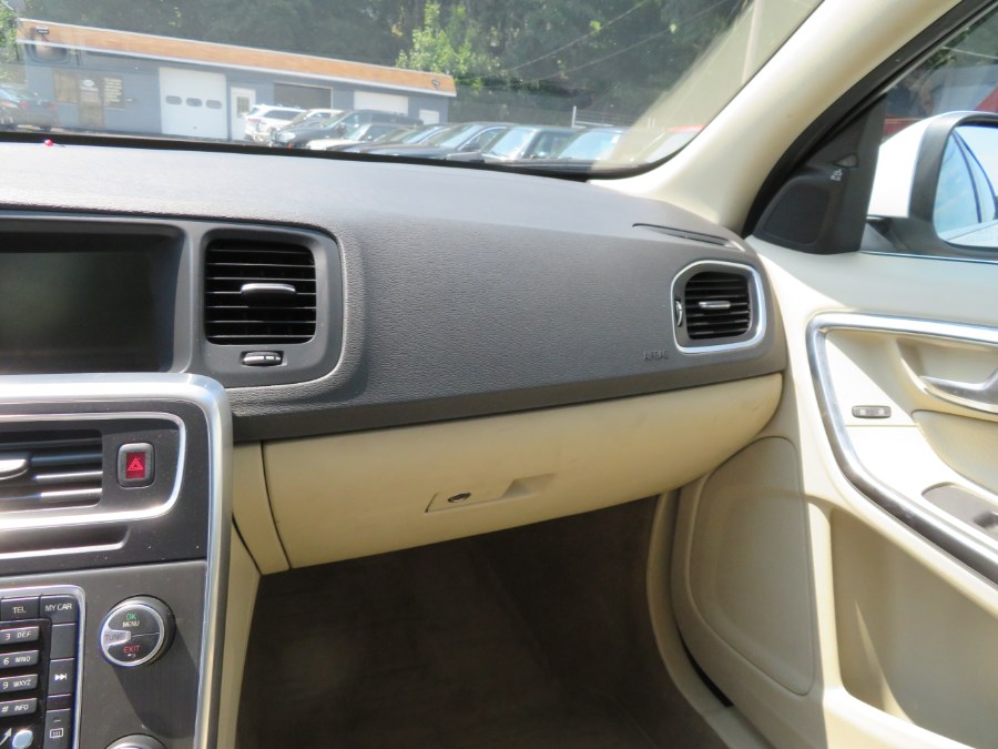 Used Volvo S60 FWD 4dr Sdn T5 w/Moonroof 2012 | Auto Match LLC. Waterbury, Connecticut Used Volvo S60 FWD 4dr Sdn T5 w/Moonroof 2012 | Auto Match LLC. Waterbury, Connecticut