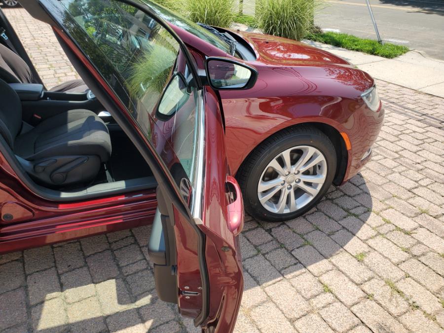Used Chrysler 200 4dr Sdn Limited FWD 2015 | SGM Auto Sales. West Babylon, New York Used Chrysler 200 4dr Sdn Limited FWD 2015 | SGM Auto Sales. West Babylon, New York