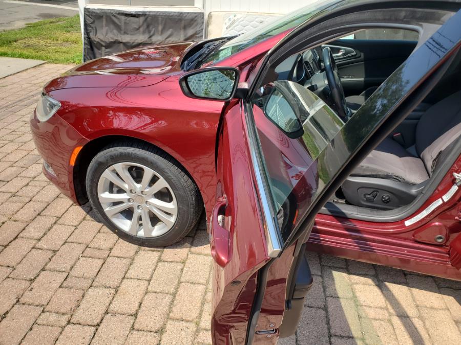 Used Chrysler 200 4dr Sdn Limited FWD 2015 | SGM Auto Sales. West Babylon, New York Used Chrysler 200 4dr Sdn Limited FWD 2015 | SGM Auto Sales. West Babylon, New York