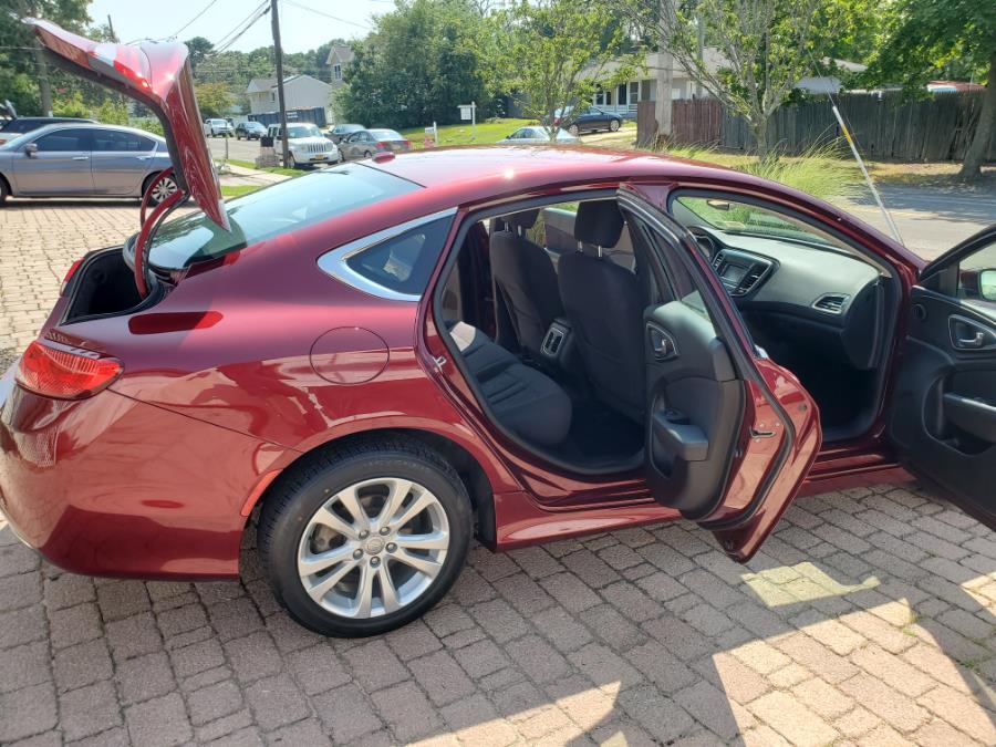 Used Chrysler 200 4dr Sdn Limited FWD 2015 | SGM Auto Sales. West Babylon, New York Used Chrysler 200 4dr Sdn Limited FWD 2015 | SGM Auto Sales. West Babylon, New York