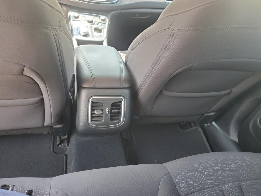 Used Chrysler 200 4dr Sdn Limited FWD 2015 | SGM Auto Sales. West Babylon, New York Used Chrysler 200 4dr Sdn Limited FWD 2015 | SGM Auto Sales. West Babylon, New York