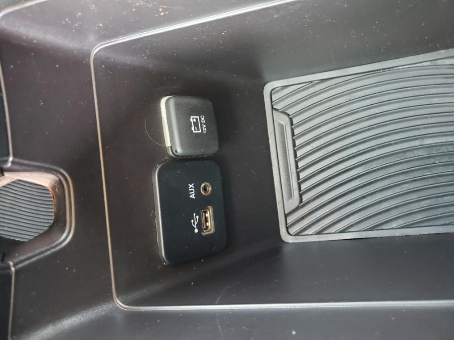 Used Chrysler 200 4dr Sdn Limited FWD 2015 | SGM Auto Sales. West Babylon, New York Used Chrysler 200 4dr Sdn Limited FWD 2015 | SGM Auto Sales. West Babylon, New York