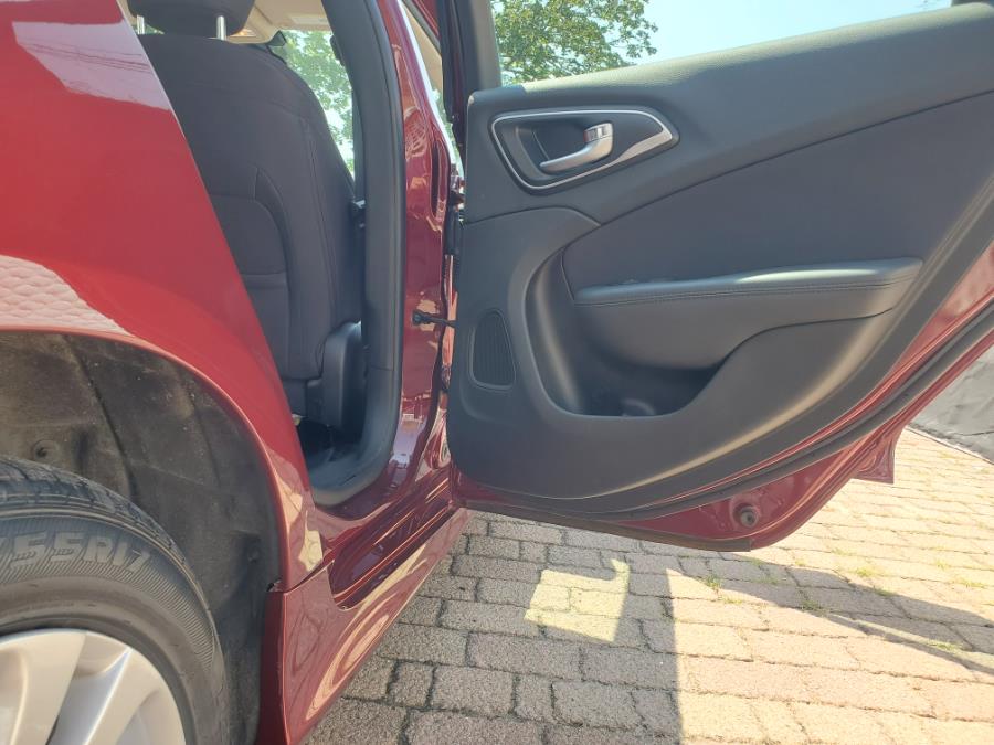 Used Chrysler 200 4dr Sdn Limited FWD 2015 | SGM Auto Sales. West Babylon, New York Used Chrysler 200 4dr Sdn Limited FWD 2015 | SGM Auto Sales. West Babylon, New York