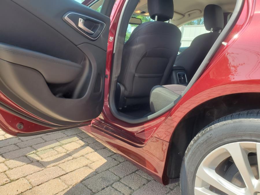 Used Chrysler 200 4dr Sdn Limited FWD 2015 | SGM Auto Sales. West Babylon, New York Used Chrysler 200 4dr Sdn Limited FWD 2015 | SGM Auto Sales. West Babylon, New York