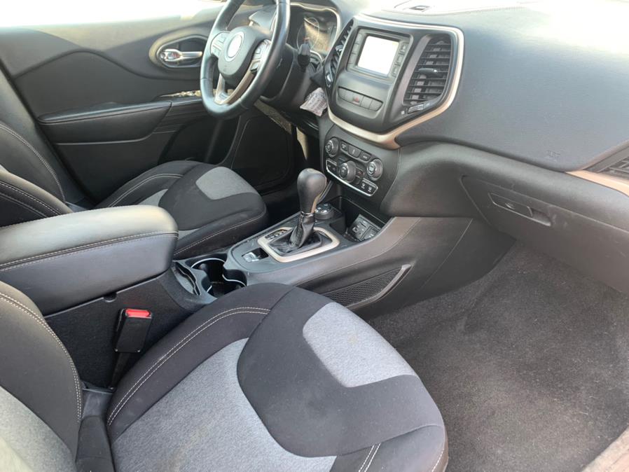 2014 Jeep Cherokee 4WD 4dr Latitude, available for sale in Milford, Connecticut | Dealertown Auto Wholesalers. Milford, Connecticut 2014 Jeep Cherokee 4WD 4dr Latitude, available for sale in Milford, Connecticut | Dealertown Auto Wholesalers. Milford, Connecticut