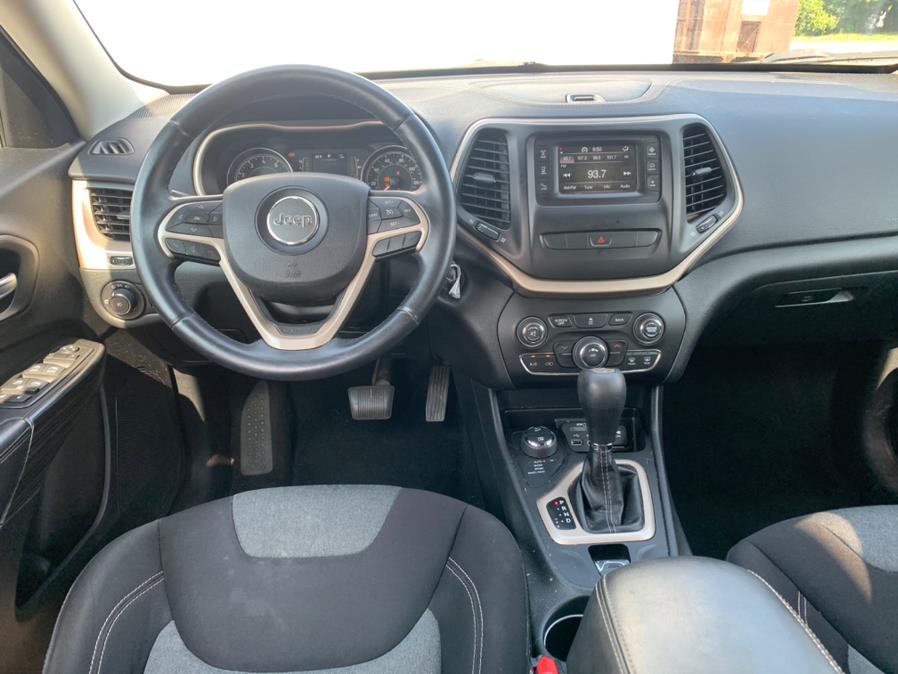 2014 Jeep Cherokee 4WD 4dr Latitude, available for sale in Milford, Connecticut | Dealertown Auto Wholesalers. Milford, Connecticut 2014 Jeep Cherokee 4WD 4dr Latitude, available for sale in Milford, Connecticut | Dealertown Auto Wholesalers. Milford, Connecticut