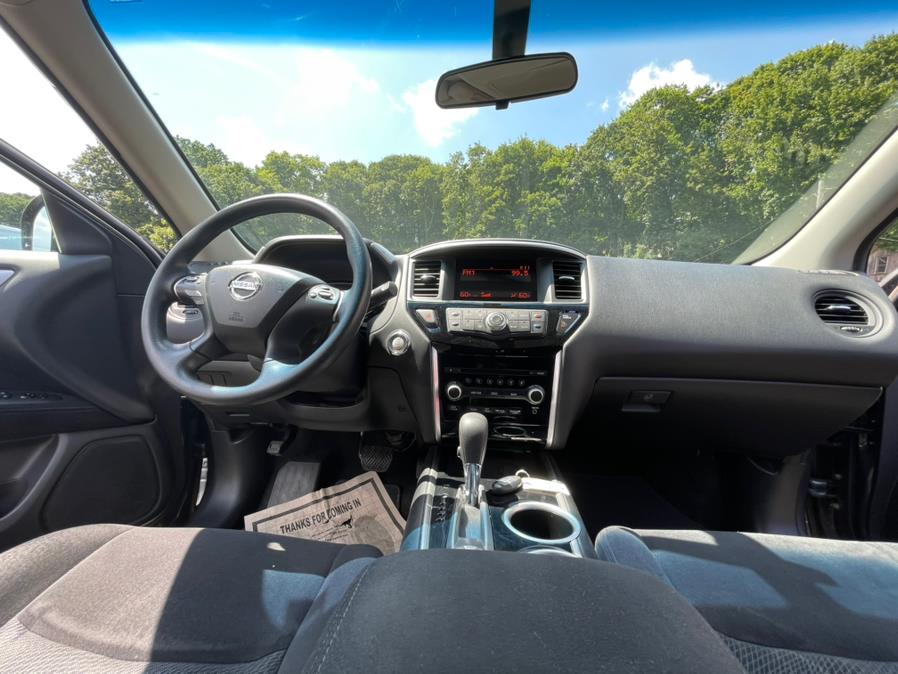 Used Nissan Pathfinder 4WD 4dr S *Ltd Avail* 2015 | Auto Match LLC. Waterbury, Connecticut Used Nissan Pathfinder 4WD 4dr S *Ltd Avail* 2015 | Auto Match LLC. Waterbury, Connecticut