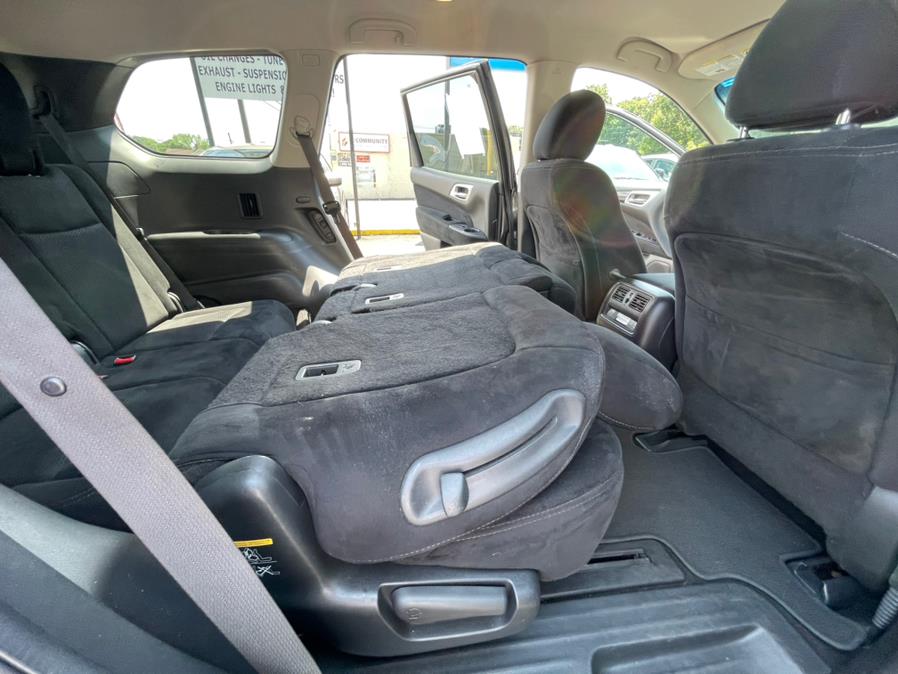 Used Nissan Pathfinder 4WD 4dr S *Ltd Avail* 2015 | Auto Match LLC. Waterbury, Connecticut Used Nissan Pathfinder 4WD 4dr S *Ltd Avail* 2015 | Auto Match LLC. Waterbury, Connecticut