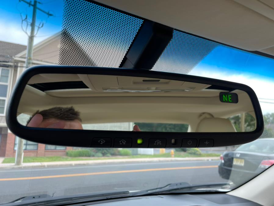2014 Lexus ES 350 4dr Sdn, available for sale in Manchester, Connecticut | Carsonmain LLC. Manchester, Connecticut 2014 Lexus ES 350 4dr Sdn, available for sale in Manchester, Connecticut | Carsonmain LLC. Manchester, Connecticut