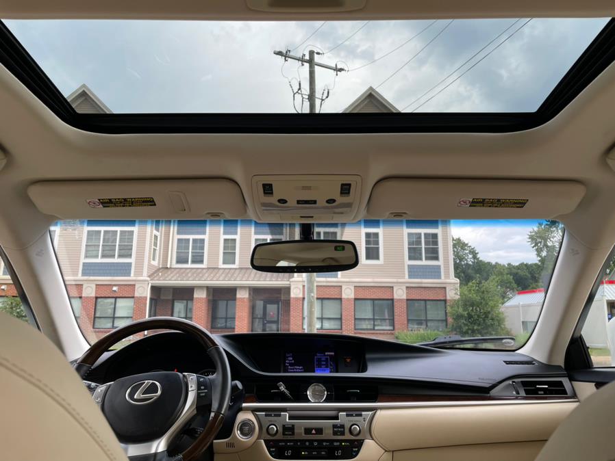 2014 Lexus ES 350 4dr Sdn, available for sale in Manchester, Connecticut | Carsonmain LLC. Manchester, Connecticut 2014 Lexus ES 350 4dr Sdn, available for sale in Manchester, Connecticut | Carsonmain LLC. Manchester, Connecticut