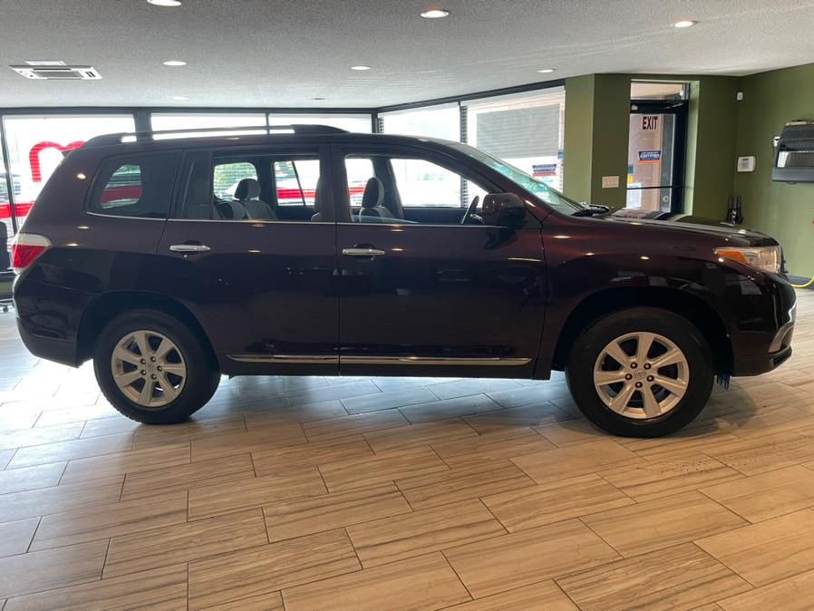 2013 Toyota Highlander 4WD 4dr V6 (Natl), available for sale in West Hartford, Connecticut | AutoMax. West Hartford, Connecticut 2013 Toyota Highlander 4WD 4dr V6 (Natl), available for sale in West Hartford, Connecticut | AutoMax. West Hartford, Connecticut