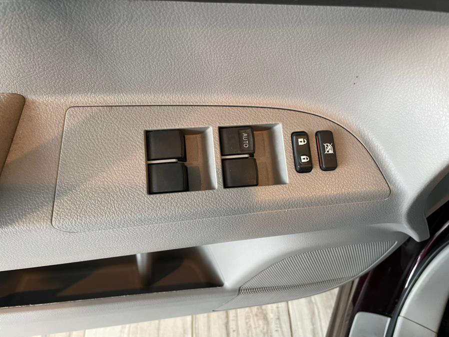 2013 Toyota Highlander 4WD 4dr V6 (Natl), available for sale in West Hartford, Connecticut | AutoMax. West Hartford, Connecticut 2013 Toyota Highlander 4WD 4dr V6 (Natl), available for sale in West Hartford, Connecticut | AutoMax. West Hartford, Connecticut