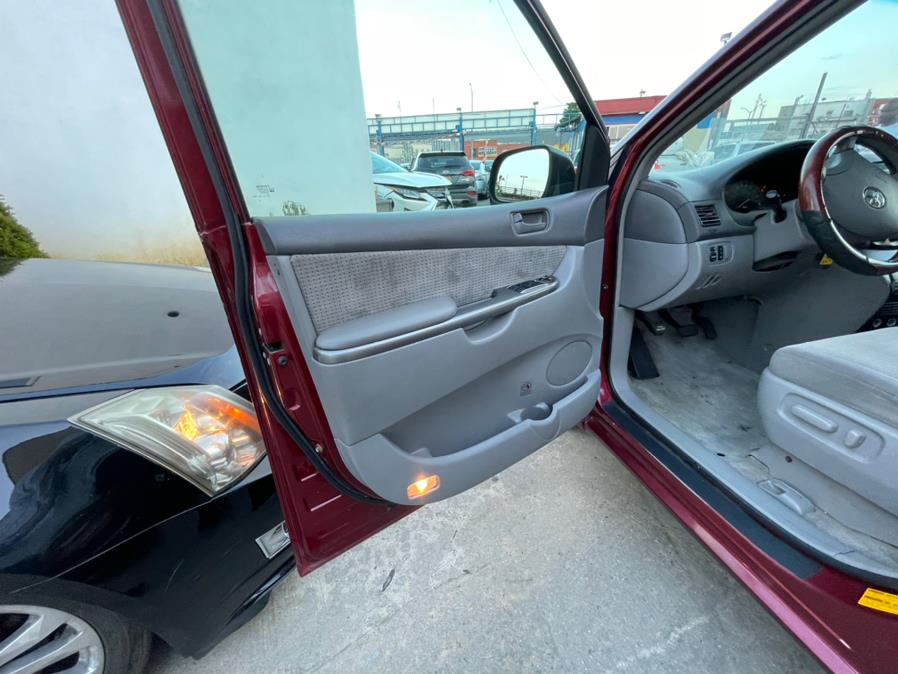 Used Toyota Sienna 5dr 7-Pass Van LE AWD 2008 | Brooklyn Auto Mall LLC. Brooklyn, New York Used Toyota Sienna 5dr 7-Pass Van LE AWD 2008 | Brooklyn Auto Mall LLC. Brooklyn, New York