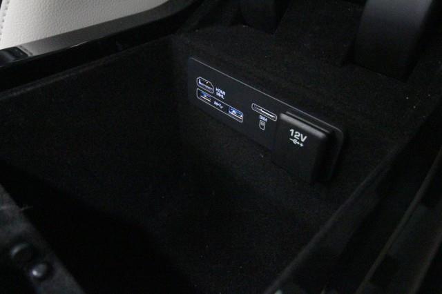 Used Land Rover Range Rover Velar R-Dynamic SE 4WD w/ Navi & rearCam 2018 | Car Revolution. Maple Shade, New Jersey Used Land Rover Range Rover Velar R-Dynamic SE 4WD w/ Navi & rearCam 2018 | Car Revolution. Maple Shade, New Jersey