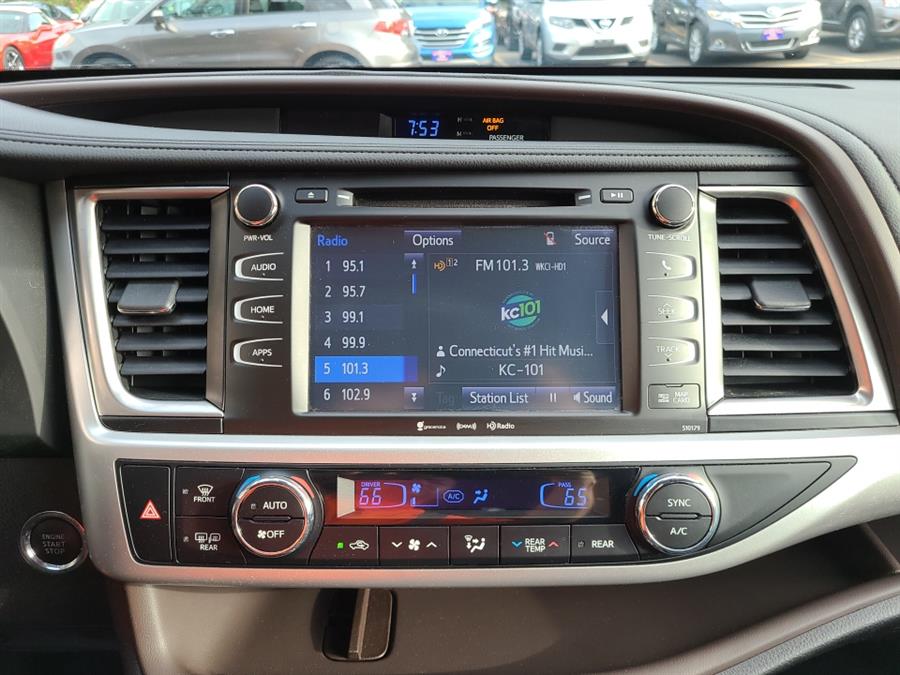 Used Toyota Highlander XLE V6 AWD 2018 | National Auto Brokers, Inc.. Waterbury, Connecticut Used Toyota Highlander XLE V6 AWD 2018 | National Auto Brokers, Inc.. Waterbury, Connecticut