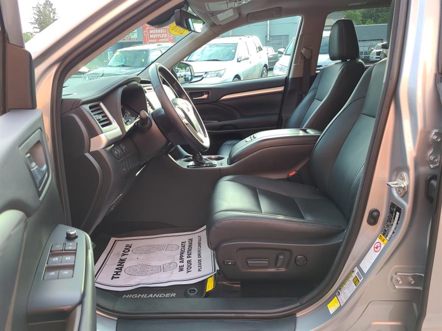 Used Toyota Highlander XLE V6 AWD 2018 | National Auto Brokers, Inc.. Waterbury, Connecticut Used Toyota Highlander XLE V6 AWD 2018 | National Auto Brokers, Inc.. Waterbury, Connecticut