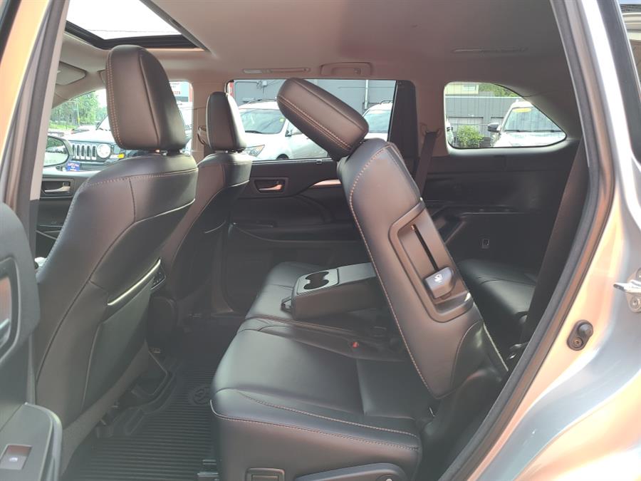 Used Toyota Highlander XLE V6 AWD 2018 | National Auto Brokers, Inc.. Waterbury, Connecticut Used Toyota Highlander XLE V6 AWD 2018 | National Auto Brokers, Inc.. Waterbury, Connecticut