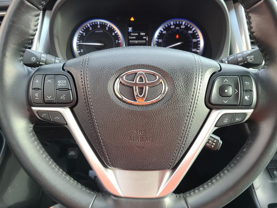 Used Toyota Highlander XLE V6 AWD 2018 | National Auto Brokers, Inc.. Waterbury, Connecticut Used Toyota Highlander XLE V6 AWD 2018 | National Auto Brokers, Inc.. Waterbury, Connecticut