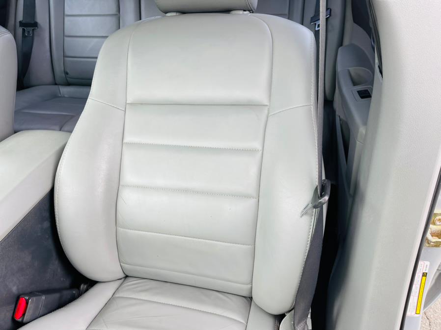 Used Dodge Charger 4dr Sdn RWD 2006 | Supreme Automotive. New Britain, Connecticut Used Dodge Charger 4dr Sdn RWD 2006 | Supreme Automotive. New Britain, Connecticut
