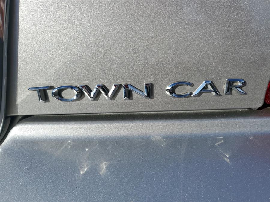 2011 Lincoln Town Car 4dr Sdn Signature Limited, available for sale in Springfield, Massachusetts | Absolute Motors Inc. Springfield, Massachusetts 2011 Lincoln Town Car 4dr Sdn Signature Limited, available for sale in Springfield, Massachusetts | Absolute Motors Inc. Springfield, Massachusetts
