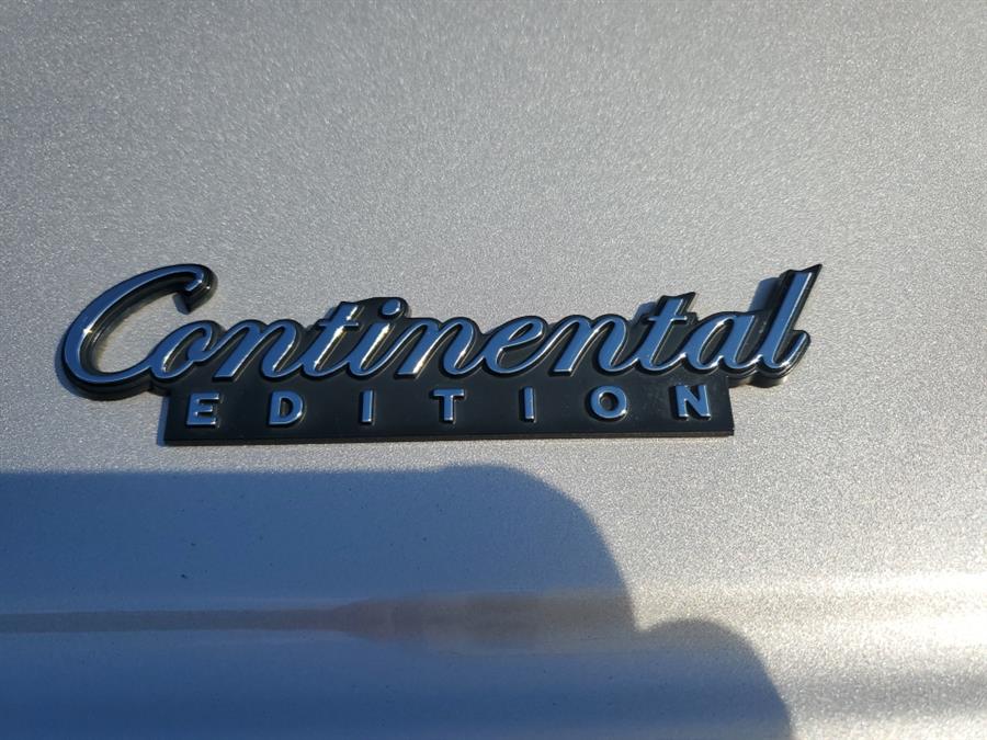 2011 Lincoln Town Car 4dr Sdn Signature Limited, available for sale in Springfield, Massachusetts | Absolute Motors Inc. Springfield, Massachusetts 2011 Lincoln Town Car 4dr Sdn Signature Limited, available for sale in Springfield, Massachusetts | Absolute Motors Inc. Springfield, Massachusetts