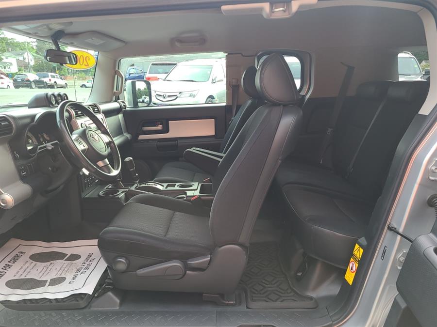 2007 Toyota FJ Cruiser 4WD 4dr Auto, available for sale in Waterbury, Connecticut | National Auto Brokers, Inc.. Waterbury, Connecticut 2007 Toyota FJ Cruiser 4WD 4dr Auto, available for sale in Waterbury, Connecticut | National Auto Brokers, Inc.. Waterbury, Connecticut