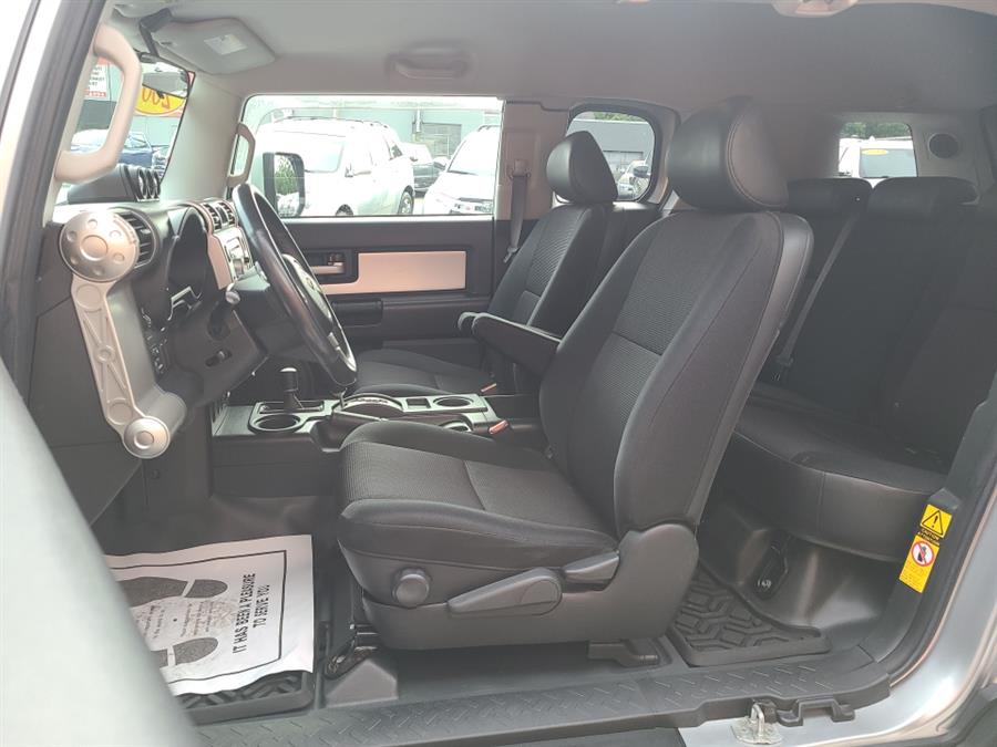 2007 Toyota FJ Cruiser 4WD 4dr Auto, available for sale in Waterbury, Connecticut | National Auto Brokers, Inc.. Waterbury, Connecticut 2007 Toyota FJ Cruiser 4WD 4dr Auto, available for sale in Waterbury, Connecticut | National Auto Brokers, Inc.. Waterbury, Connecticut