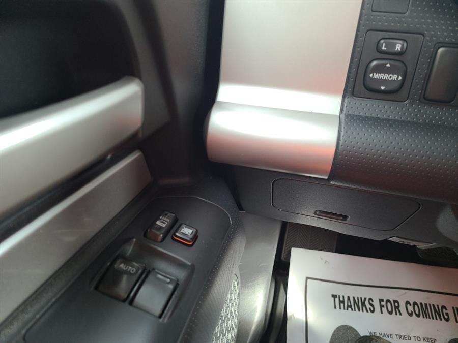 2007 Toyota FJ Cruiser 4WD 4dr Auto, available for sale in Waterbury, Connecticut | National Auto Brokers, Inc.. Waterbury, Connecticut 2007 Toyota FJ Cruiser 4WD 4dr Auto, available for sale in Waterbury, Connecticut | National Auto Brokers, Inc.. Waterbury, Connecticut