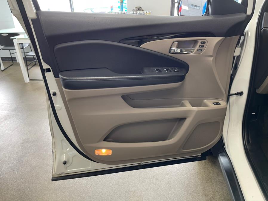 Used Honda Pilot 2WD 4dr Touring w/RES & Navi 2016 | 5 Towns Drive. Inwood, New York Used Honda Pilot 2WD 4dr Touring w/RES & Navi 2016 | 5 Towns Drive. Inwood, New York