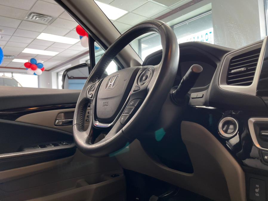 Used Honda Pilot 2WD 4dr Touring w/RES & Navi 2016 | 5 Towns Drive. Inwood, New York Used Honda Pilot 2WD 4dr Touring w/RES & Navi 2016 | 5 Towns Drive. Inwood, New York