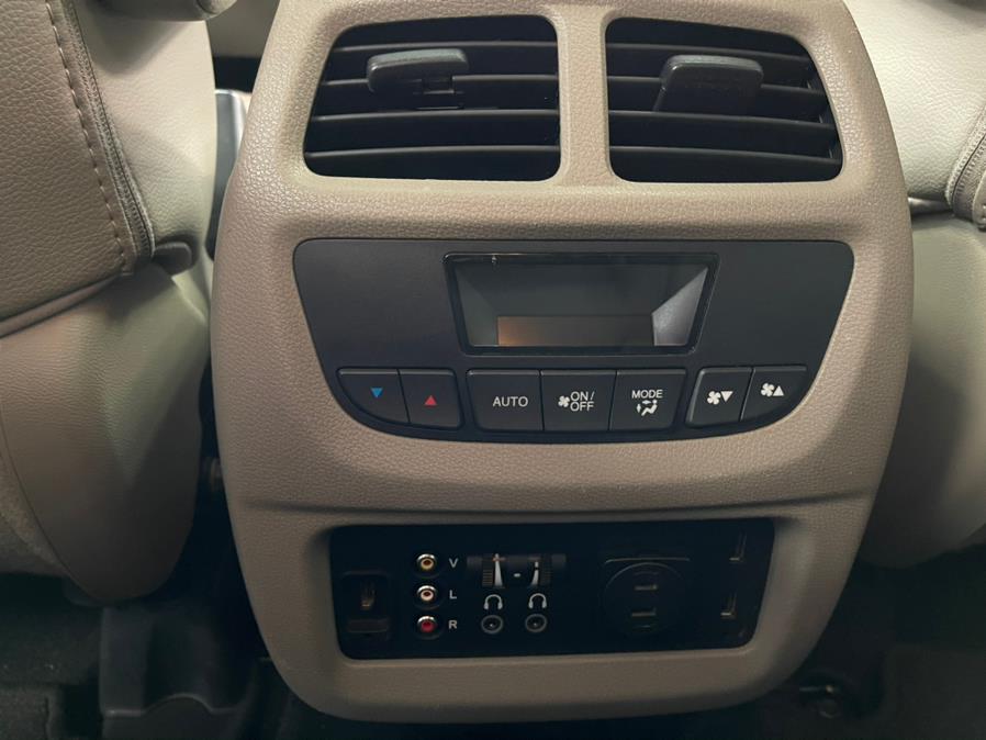 Used Honda Pilot 2WD 4dr Touring w/RES & Navi 2016 | 5 Towns Drive. Inwood, New York Used Honda Pilot 2WD 4dr Touring w/RES & Navi 2016 | 5 Towns Drive. Inwood, New York