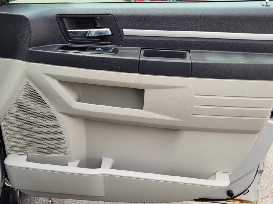 Used Dodge Grand Caravan 4dr Wgn SE 2010 | Lava Motors 2 Inc. Canton, Connecticut Used Dodge Grand Caravan 4dr Wgn SE 2010 | Lava Motors 2 Inc. Canton, Connecticut